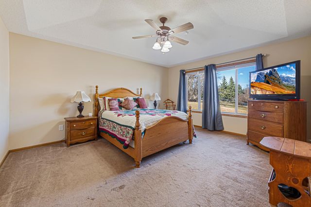 16450 Griffon Lane, Lakeville, MN 55044