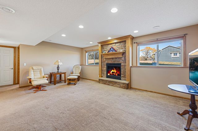 16450 Griffon Lane, Lakeville, MN 55044