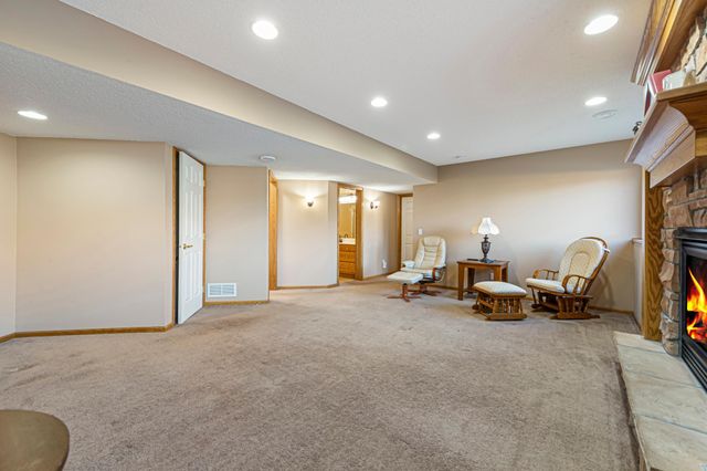 16450 Griffon Lane, Lakeville, MN 55044