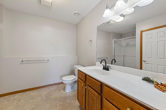 16450 Griffon Lane, Lakeville, MN 55044