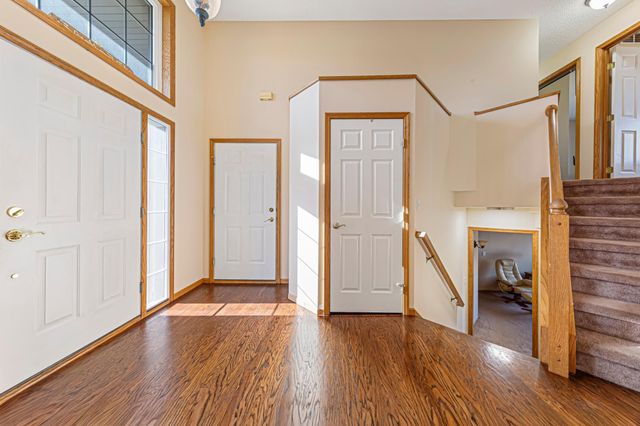 16450 Griffon Lane, Lakeville, MN 55044