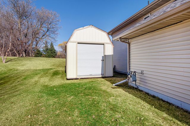 16450 Griffon Lane, Lakeville, MN 55044