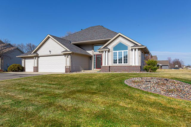 16450 Griffon Lane, Lakeville, MN 55044