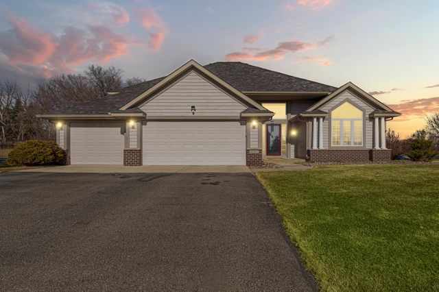 16450 Griffon Lane, Lakeville, MN 55044