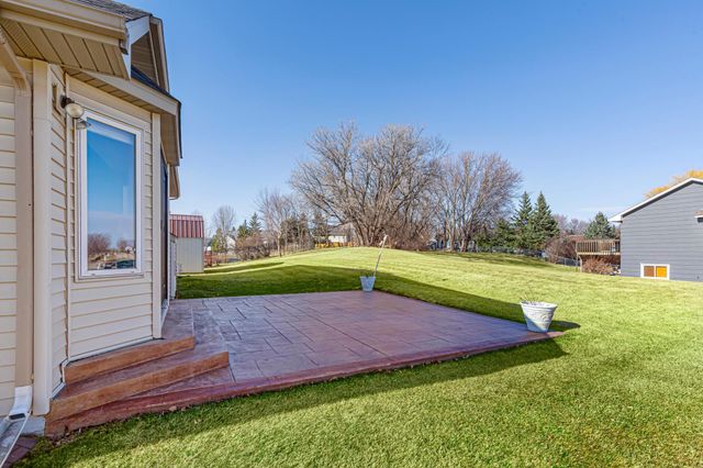 16450 Griffon Lane, Lakeville, MN 55044