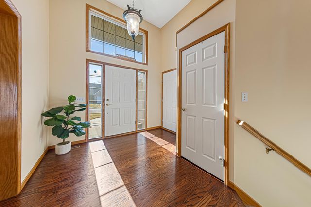 16450 Griffon Lane, Lakeville, MN 55044