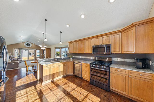 16450 Griffon Lane, Lakeville, MN 55044