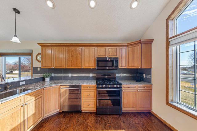 16450 Griffon Lane, Lakeville, MN 55044