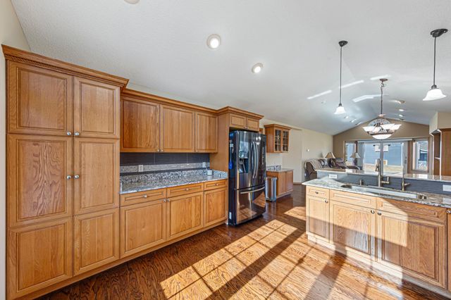 16450 Griffon Lane, Lakeville, MN 55044