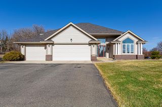 16450 Griffon Lane, Lakeville, MN 55044