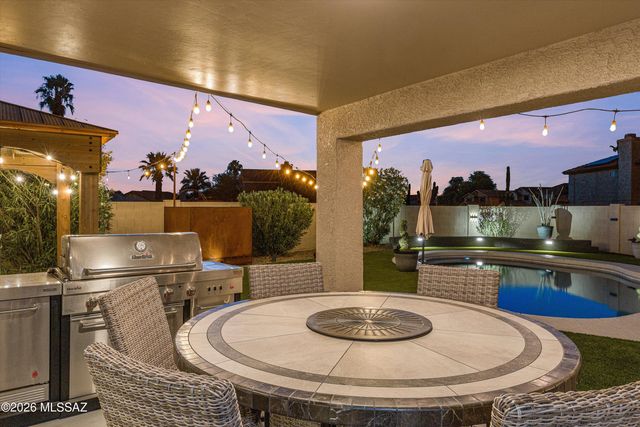 8784 N Wellside Drive, Tucson, AZ 85743