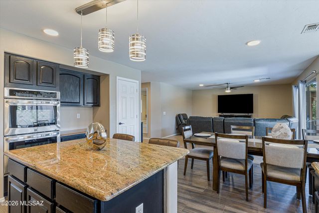 8784 N Wellside Drive, Tucson, AZ 85743