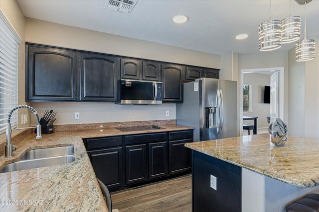 8784 N Wellside Drive, Tucson, AZ 85743