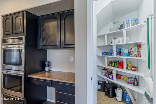 8784 N Wellside Drive, Tucson, AZ 85743