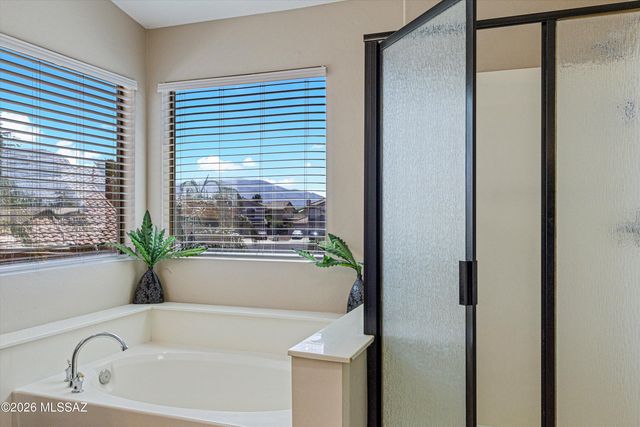 8784 N Wellside Drive, Tucson, AZ 85743