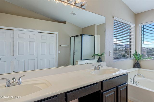 8784 N Wellside Drive, Tucson, AZ 85743