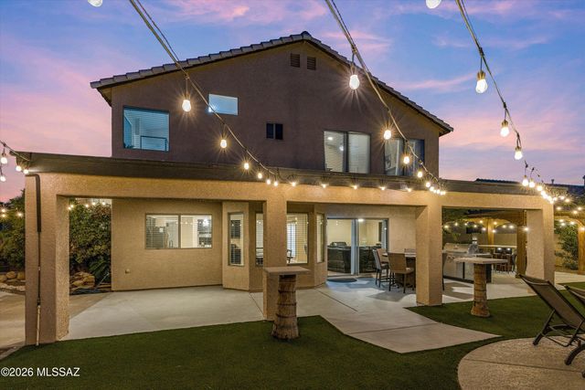8784 N Wellside Drive, Tucson, AZ 85743