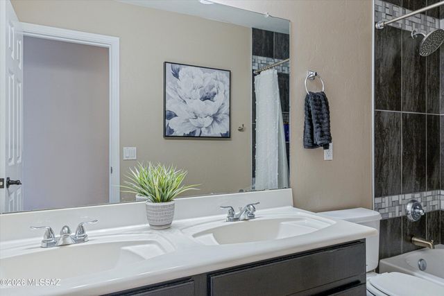 8784 N Wellside Drive, Tucson, AZ 85743