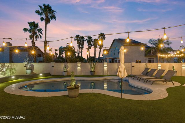 8784 N Wellside Drive, Tucson, AZ 85743