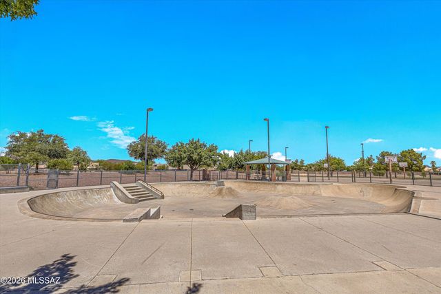 8784 N Wellside Drive, Tucson, AZ 85743