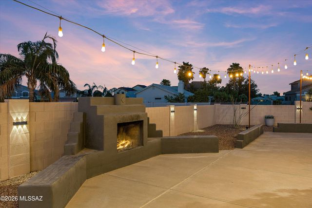 8784 N Wellside Drive, Tucson, AZ 85743