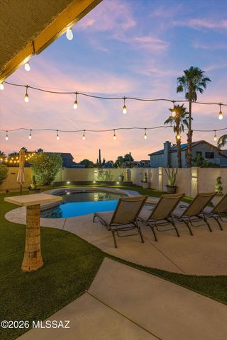 8784 N Wellside Drive, Tucson, AZ 85743