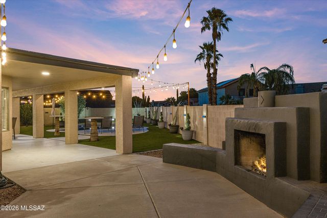 8784 N Wellside Drive, Tucson, AZ 85743