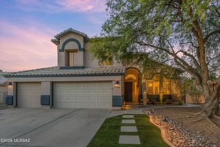 8784 N Wellside Drive, Tucson, AZ 85743