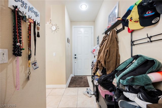 1541 Tillman Falls Avenue, Las Vegas, NV 89183