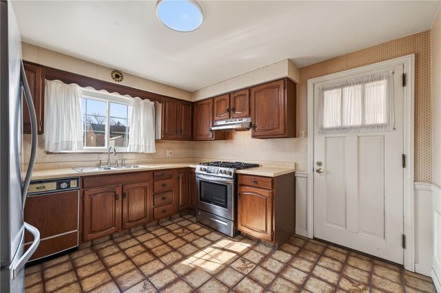 98 Pennsylvania Blvd., Monessen, PA 15062