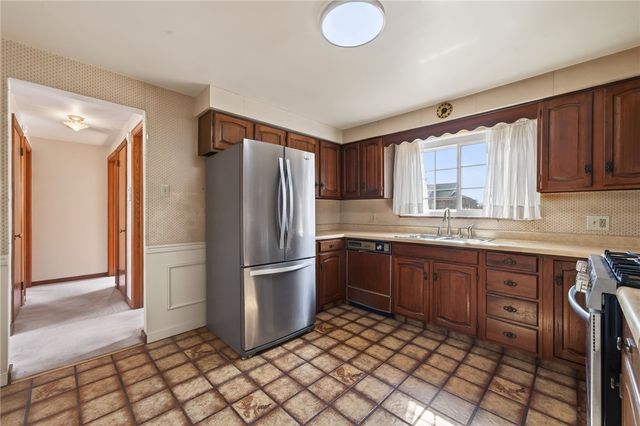 98 Pennsylvania Blvd., Monessen, PA 15062