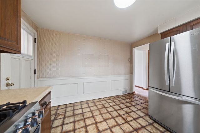 98 Pennsylvania Blvd., Monessen, PA 15062