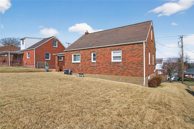 98 Pennsylvania Blvd., Monessen, PA 15062