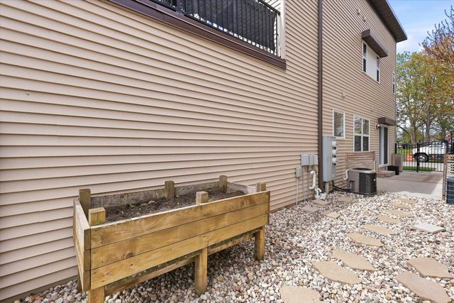304 N VAN BUREN STREET, Green Bay, WI 54301