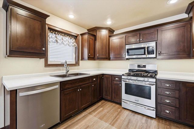 304 N VAN BUREN STREET, Green Bay, WI 54301