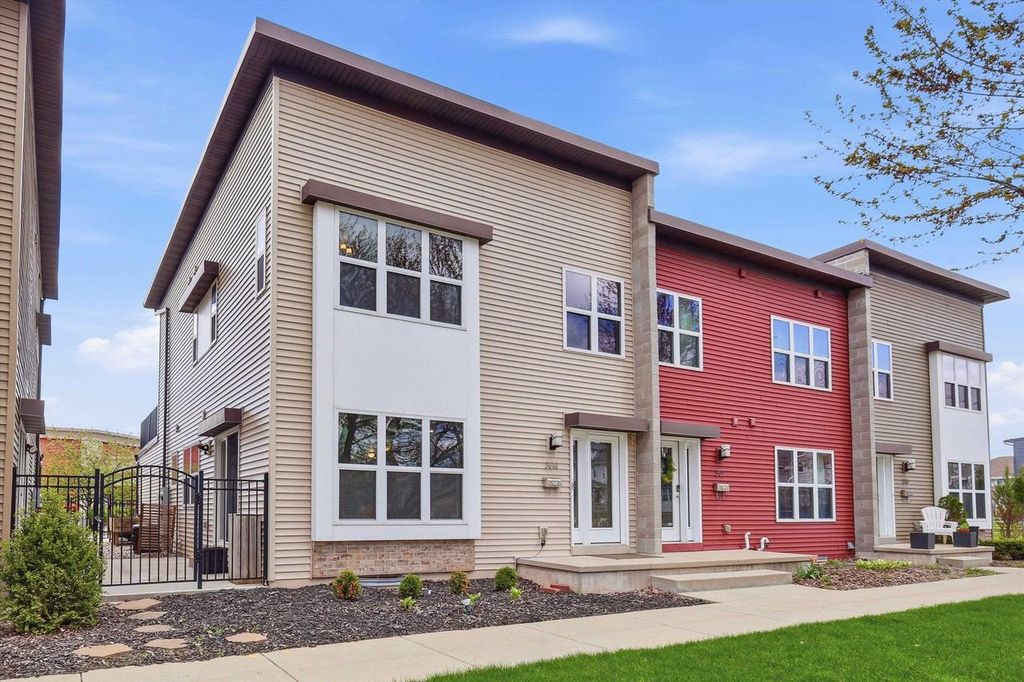 304 N VAN BUREN STREET, Green Bay, WI 54301