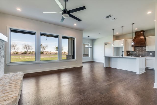 815 Evergreen Way, Nevada, TX 75173