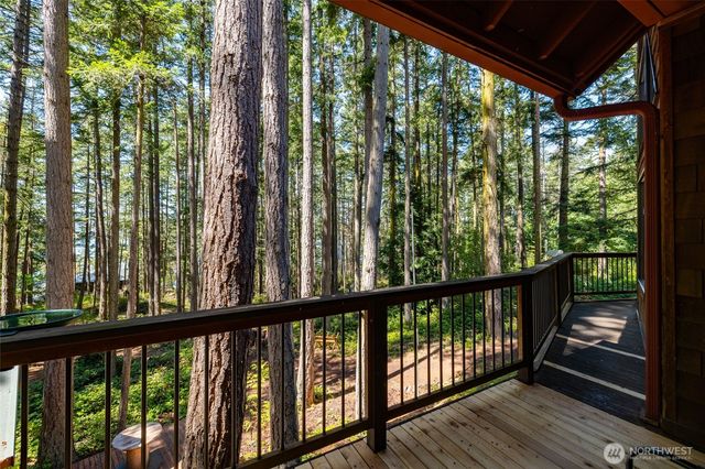 1354 Chinook Way, Center Island, WA 98221