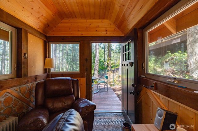 1354 Chinook Way, Center Island, WA 98221