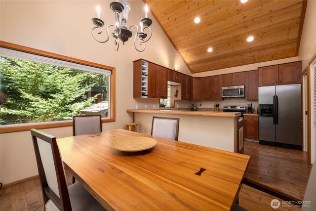 1354 Chinook Way, Center Island, WA 98221