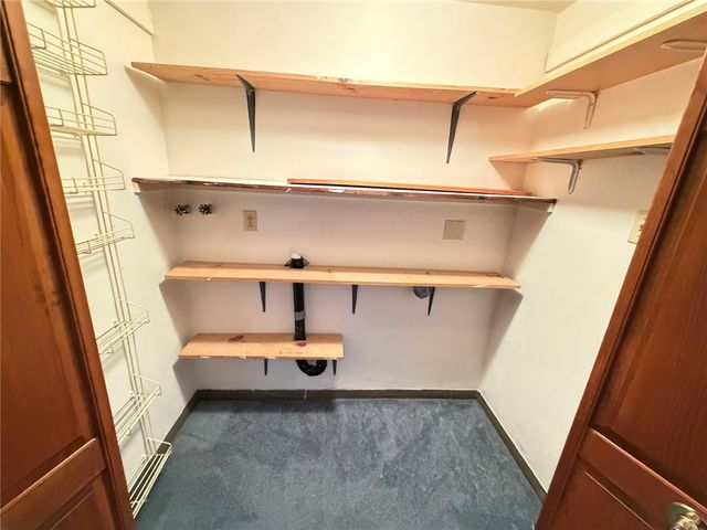 6078 Great Dane Dr, Bethel Park, PA 15102