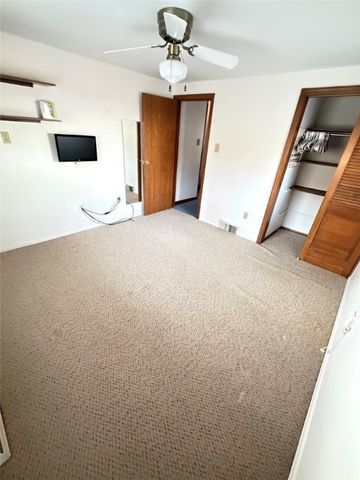 6078 Great Dane Dr, Bethel Park, PA 15102