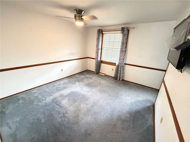 6078 Great Dane Dr, Bethel Park, PA 15102