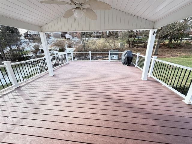 6078 Great Dane Dr, Bethel Park, PA 15102