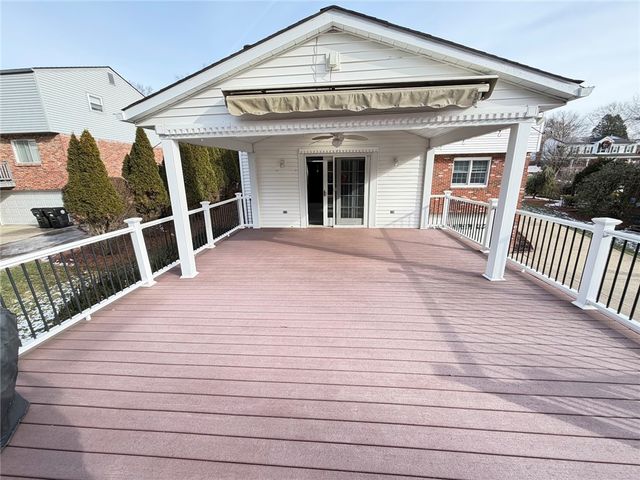 6078 Great Dane Dr, Bethel Park, PA 15102