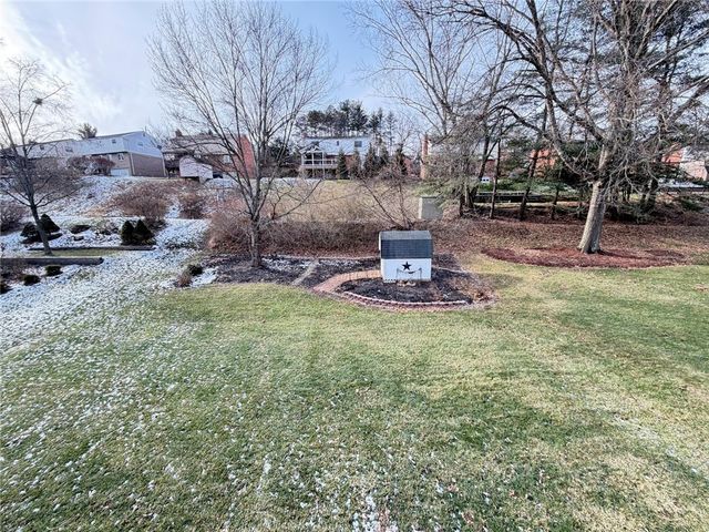 6078 Great Dane Dr, Bethel Park, PA 15102