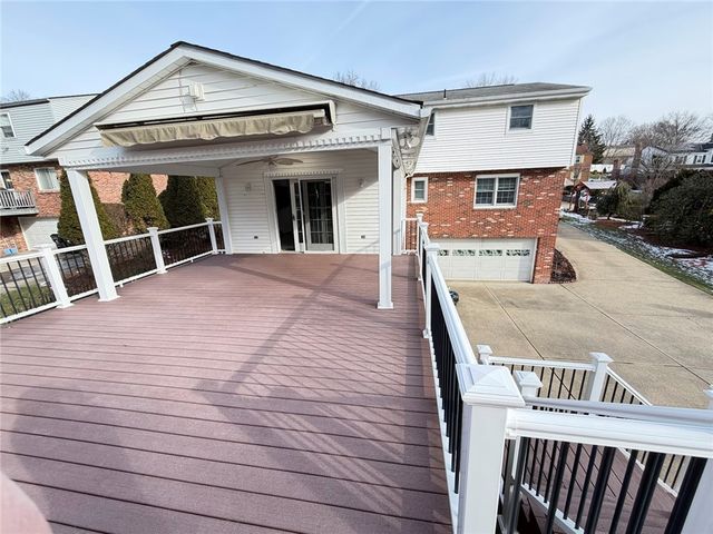 6078 Great Dane Dr, Bethel Park, PA 15102