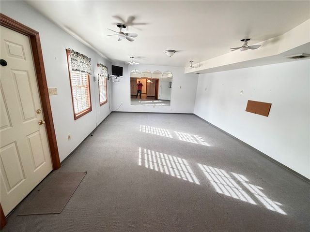 6078 Great Dane Dr, Bethel Park, PA 15102