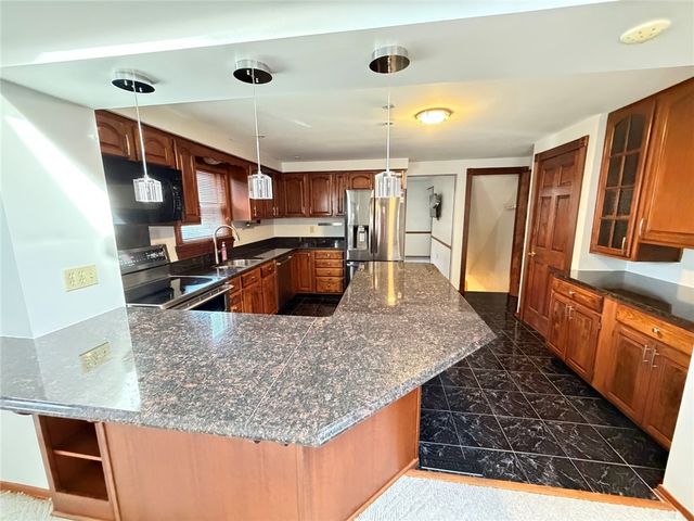 6078 Great Dane Dr, Bethel Park, PA 15102