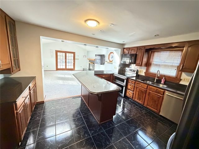 6078 Great Dane Dr, Bethel Park, PA 15102